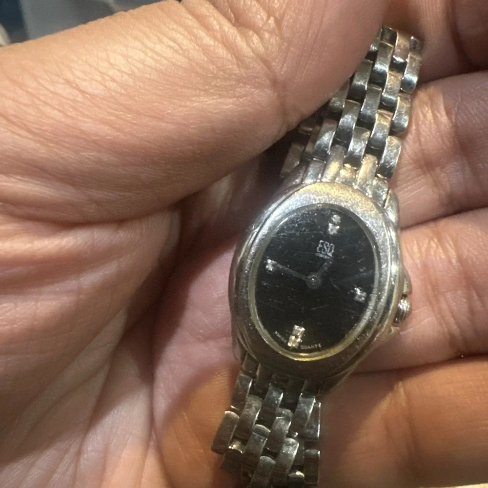 Working Vintage ESQ SWISS Women's Watch Silver Black Face 23mm Missing Band Link